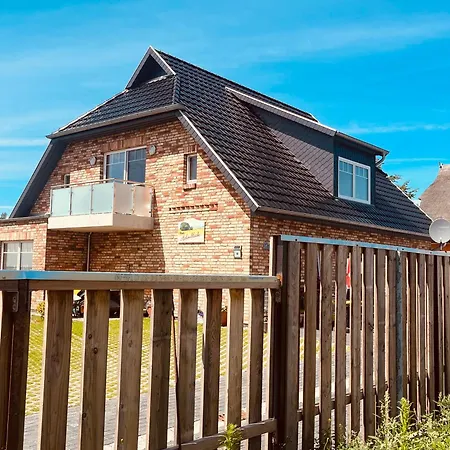 Holmblick - Boddenblick, Balkon, 2 Schlafzimmer, 4 Personen * Born